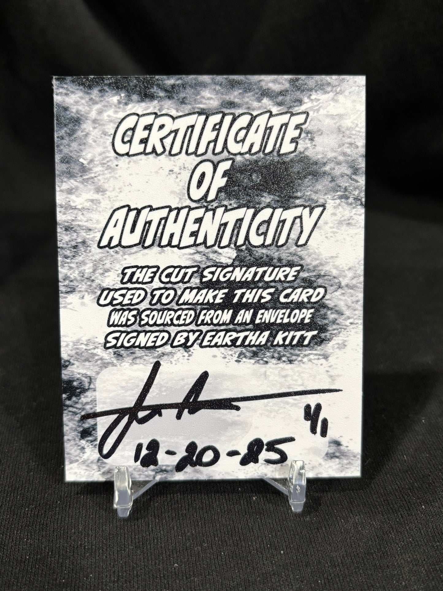 Eartha Kitt – “Catwoman Legacy” – 1/1 Cut Signature Card (Ecto Cut Vault)