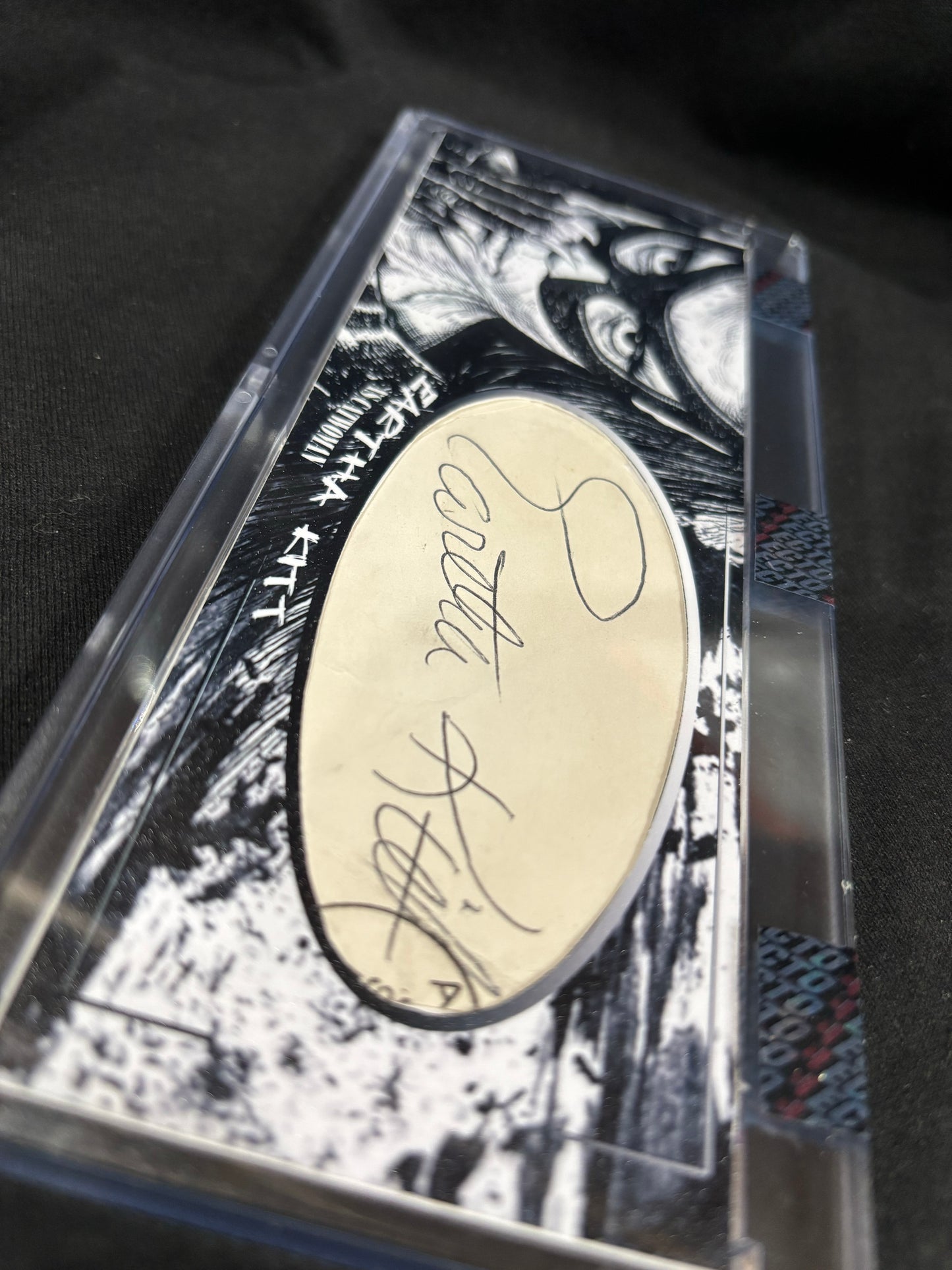 Eartha Kitt – “Catwoman Legacy” – 1/1 Cut Signature Card (Ecto Cut Vault)